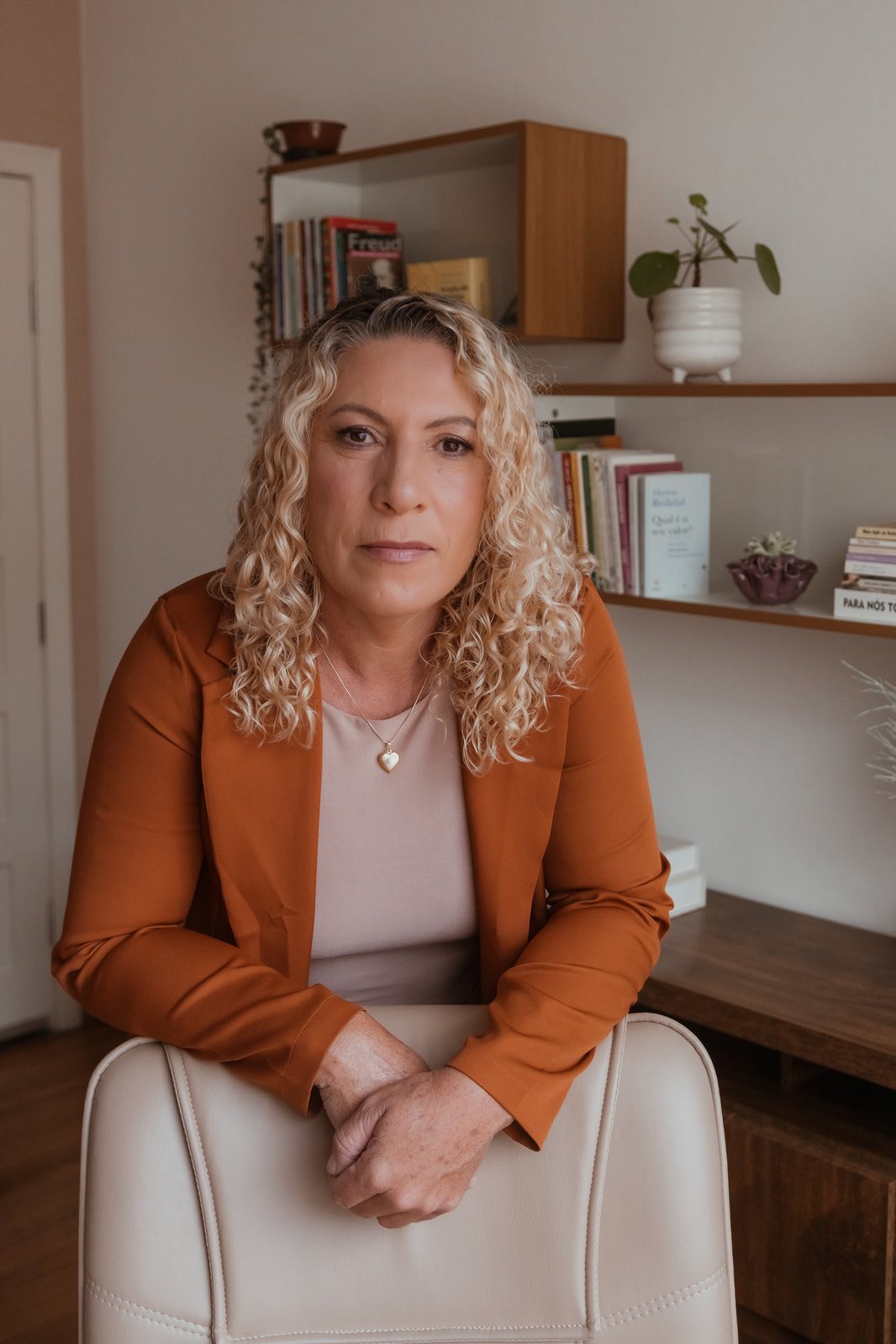 Viviana Prado, psicóloga clínica de São José dos Pinhais (PR), com atendimento online para todo o Brasil.